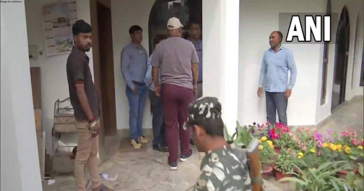 ED raids multiple locations in Delhi, Bihar against Lalu Prasad's relatives in land for job scam